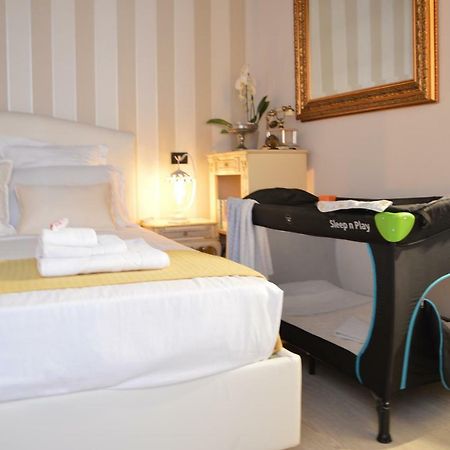 Historic Center - Elegant Apartment With Charming Antiques - Raffaello Inn Рим Экстерьер фото