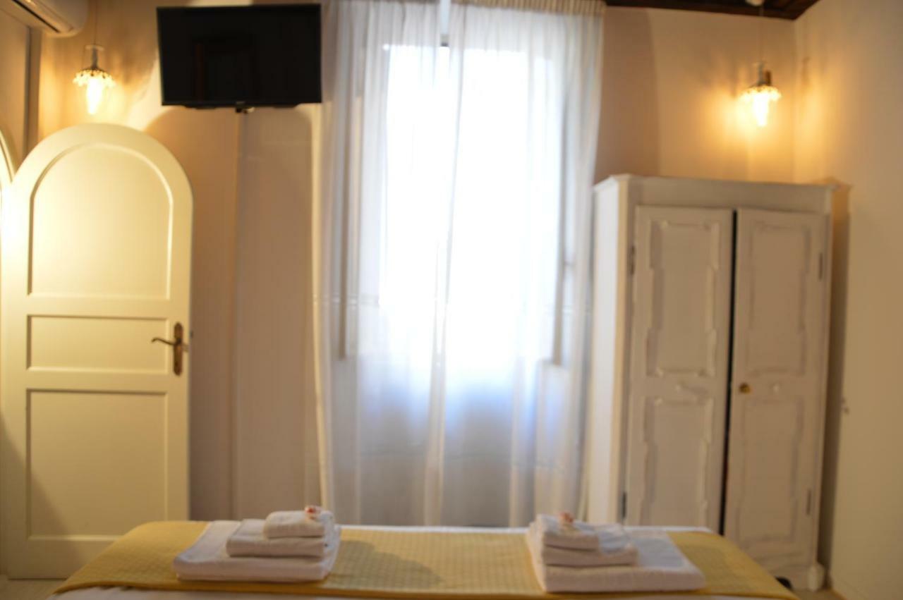 Historic Center - Elegant Apartment With Charming Antiques - Raffaello Inn Рим Экстерьер фото