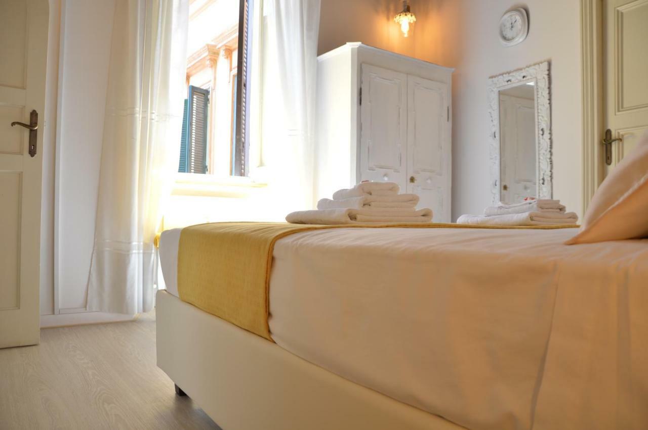 Historic Center - Elegant Apartment With Charming Antiques - Raffaello Inn Рим Экстерьер фото