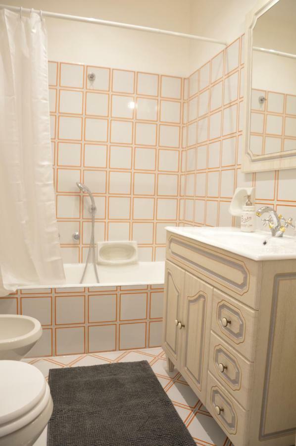 Historic Center - Elegant Apartment With Charming Antiques - Raffaello Inn Рим Экстерьер фото