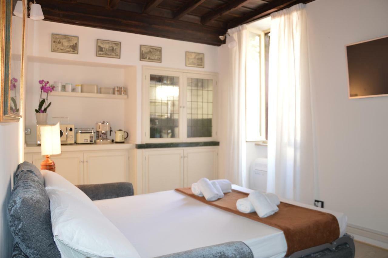 Historic Center - Elegant Apartment With Charming Antiques - Raffaello Inn Рим Экстерьер фото